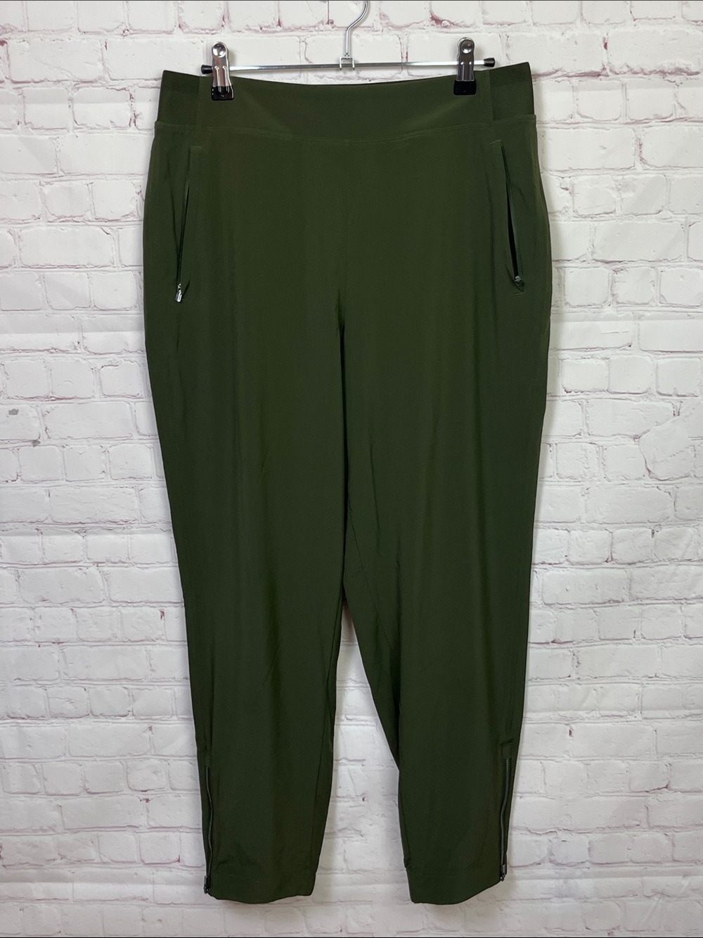 Athleta Jogger Pants in Green Size 8